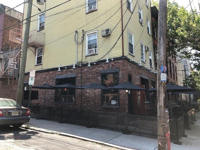 Building Photo - 239 Bloomfield St