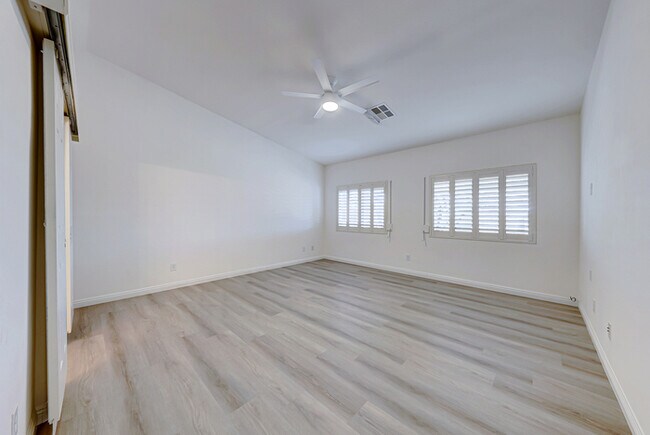 Building Photo - Carry Over Showing: This property has been shown before and will be rented to the first most qual...