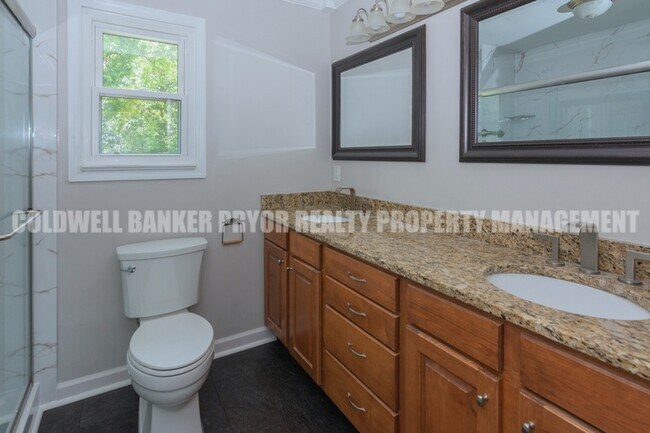 Building Photo - 9356 Charbar Cir