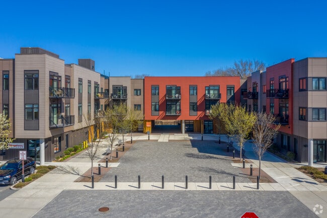 Building Photo - Brookside Square