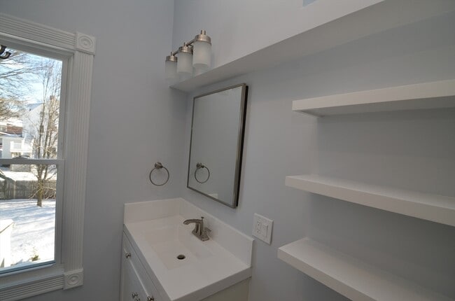 Building Photo - 39 Cleveland St