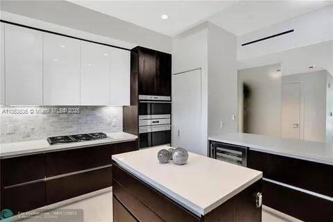 Building Photo - 3030 N Ocean Blvd