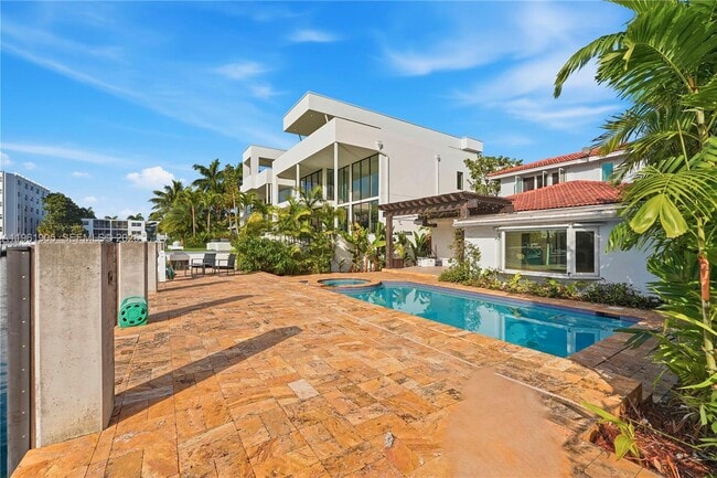 Building Photo - 401 Coconut Isle Dr