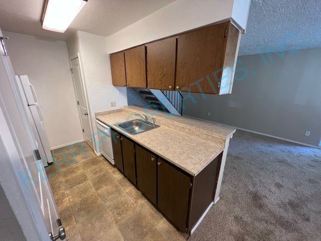 Building Photo - 2 Bd / 1 Bth - Ceiling Fan - Detached Gara...