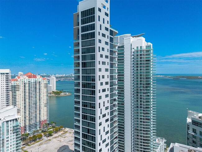 Building Photo - 1300 Brickell Bay Dr