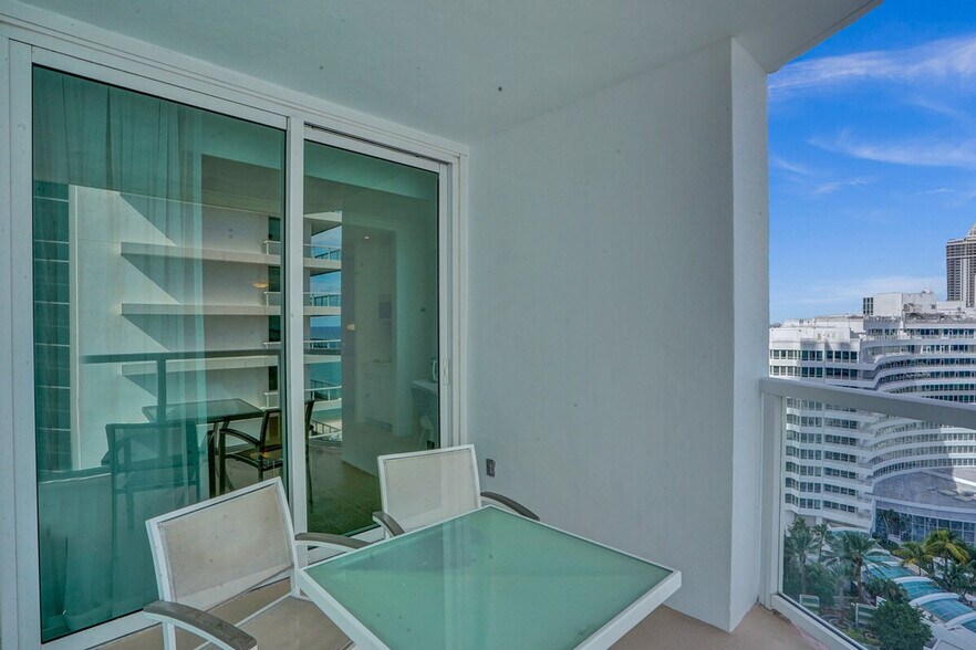 Building Photo - 4441 Collins Ave