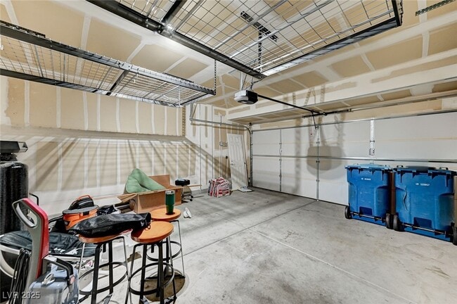 Building Photo - 10705 Mentesana Ave