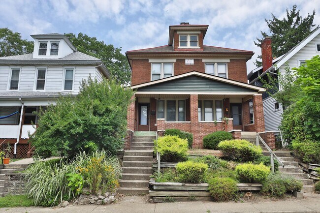 Building Photo - 4 Bedroom North Campus Newly Remodeled House with 2 Decks and Patio