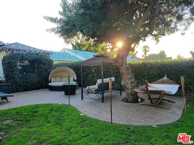 Building Photo - 16913 Bassett St