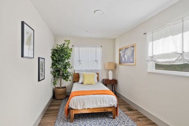 Building Photo - Beautiful renovated home!