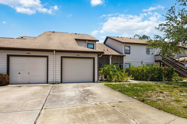 Building Photo - Seasonal or Annual 2 Bedroom, 2.5 Bathroom...
