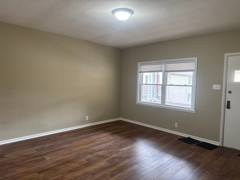 Building Photo - 54 Rebecca St