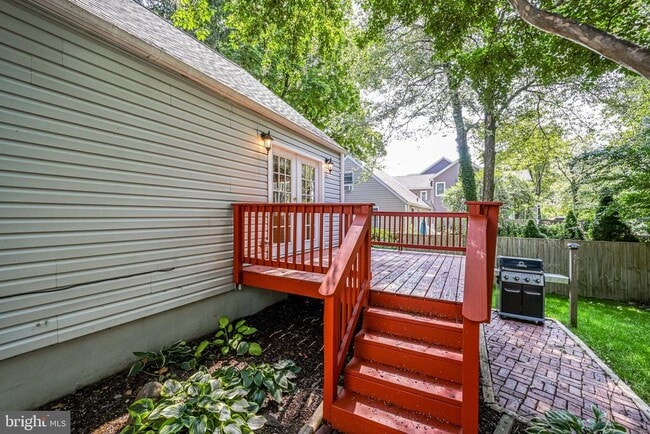 Building Photo - 4038 Maple St