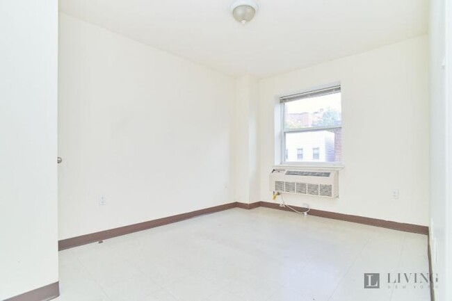 Building Photo - 2 bedroom in BRONX NY 10458