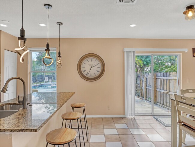 Building Photo - 1950 Wisteria St