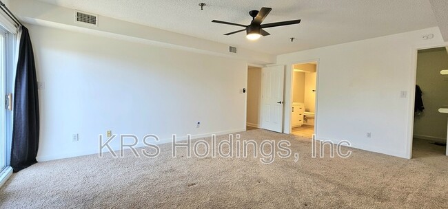 Building Photo - 9535 Bay Front Dr