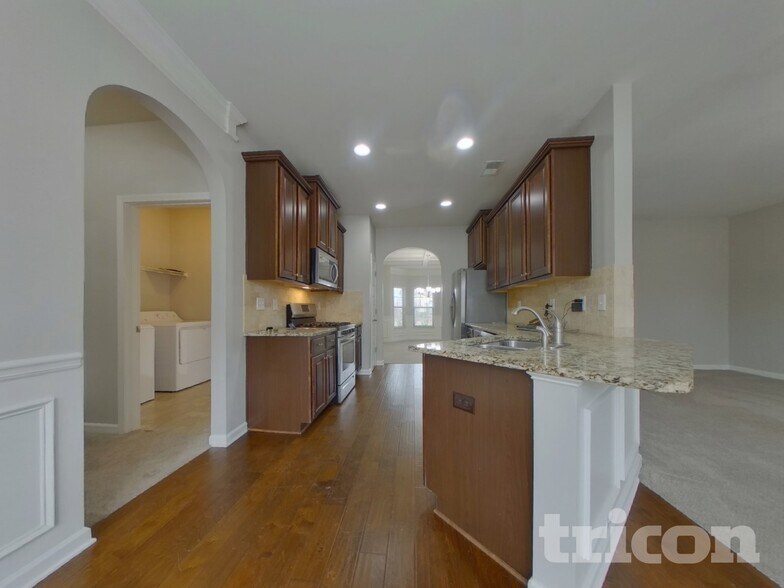 Building Photo - 20 Silver Peak Dr