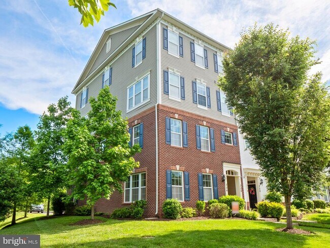 Building Photo - 304 Orchard Ridge Dr