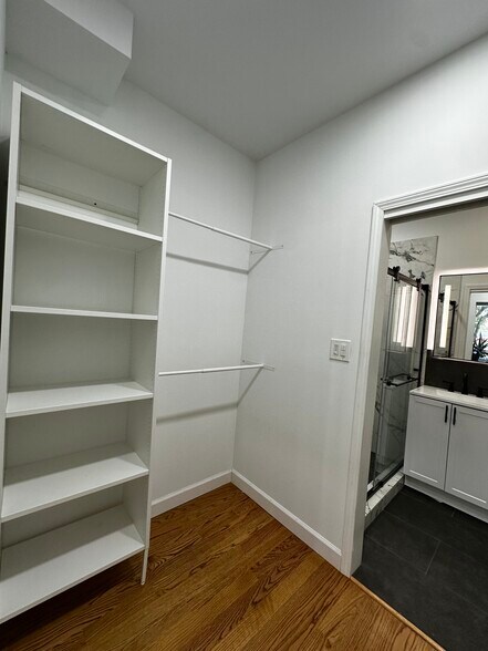 Main room walk in closet space - 1908 S May St