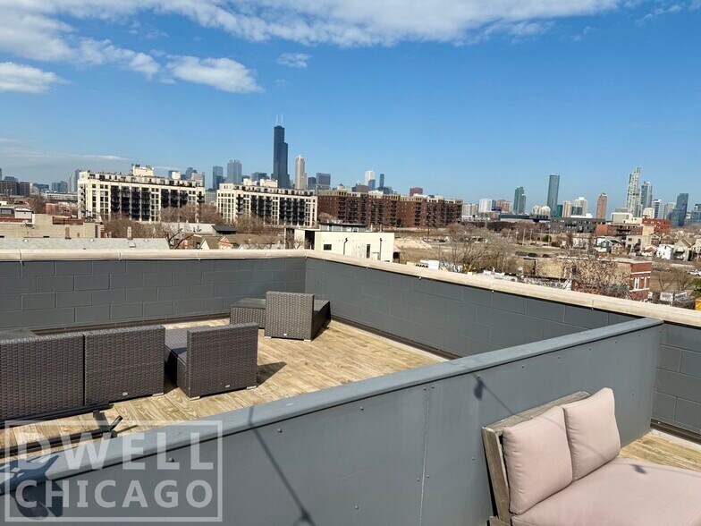 Building Photo - 969 W 18th St