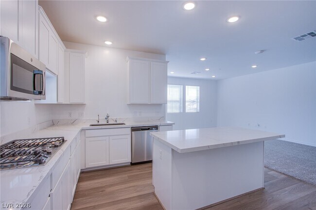 Building Photo - 2555 Hampton Rd