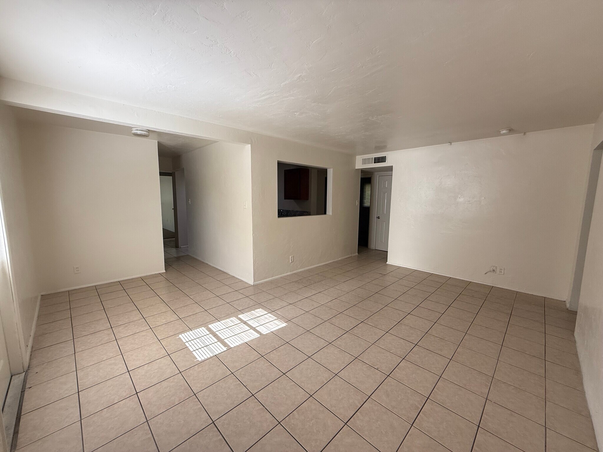 Building Photo - 1416 E Elm St