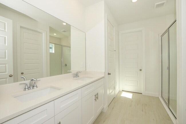 Building Photo - 6312 Cloverdale Ave