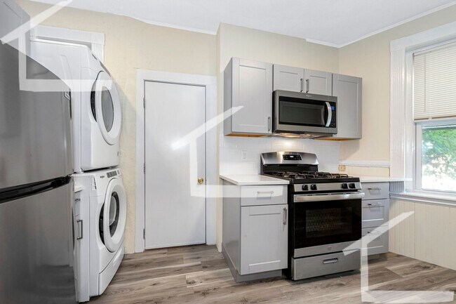Building Photo - 9/1 Fully renovated 3BR in Oak Sq, w/d in unit!