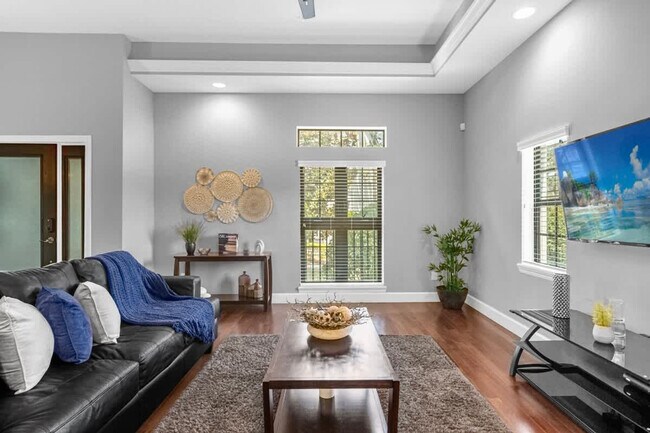 Building Photo - 14590 Damai Ln