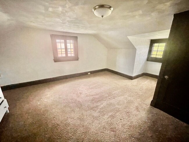 Building Photo - 4 Bed 1-2 Bath- Frick Pittsburgh PA