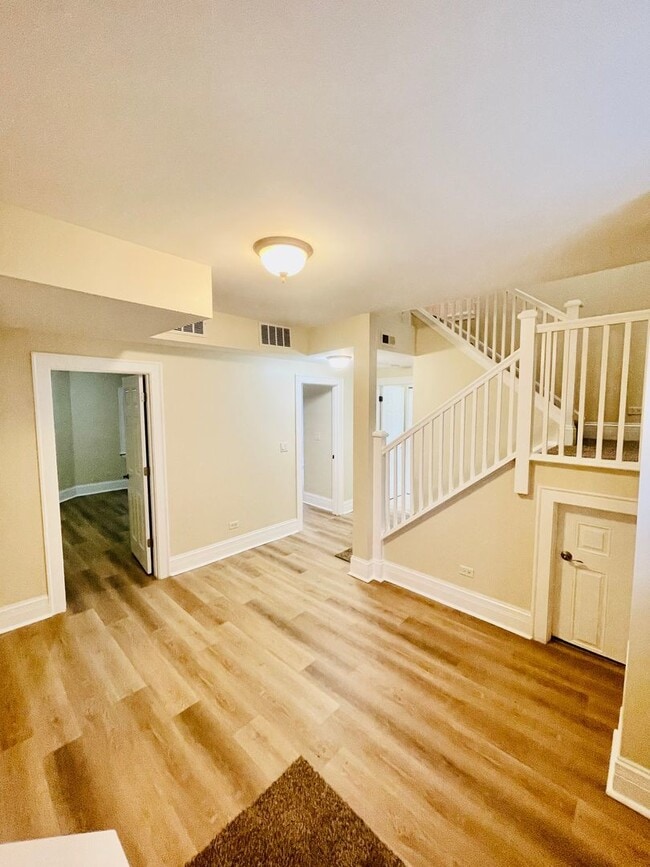 Building Photo - 2050 W Summerdale Ave