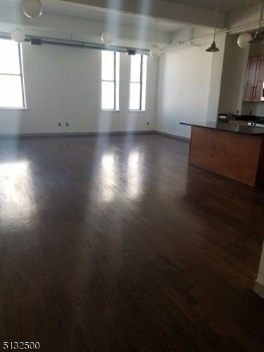 Building Photo - 1004 Broad St