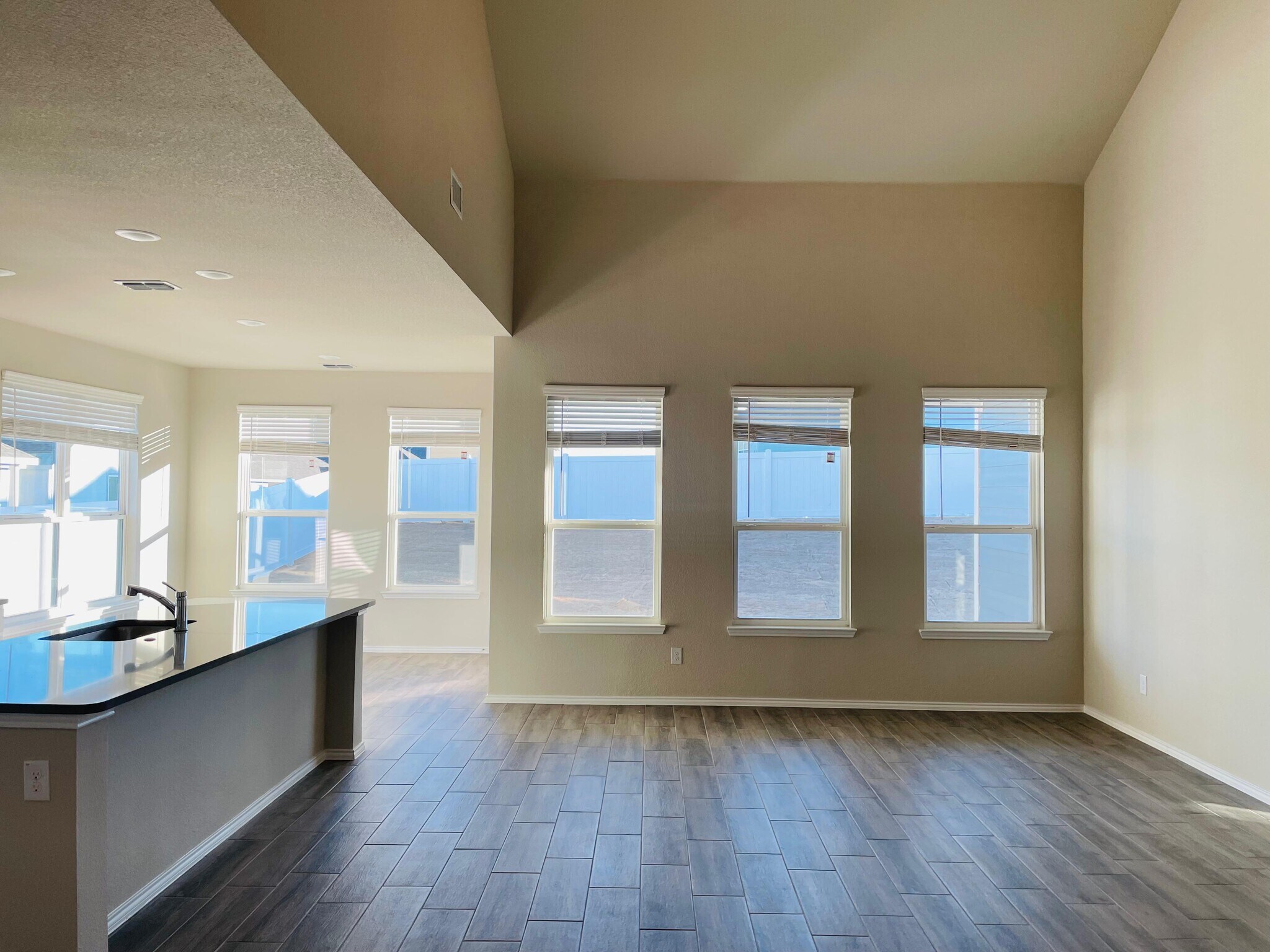 Building Photo - 10032 Adams Ln