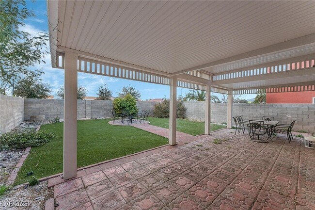 Building Photo - 519 Hall of Fame Dr
