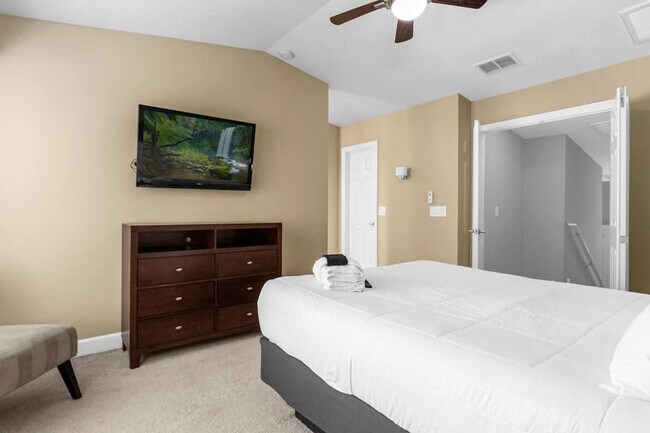 Building Photo - 14590 Damai Ln