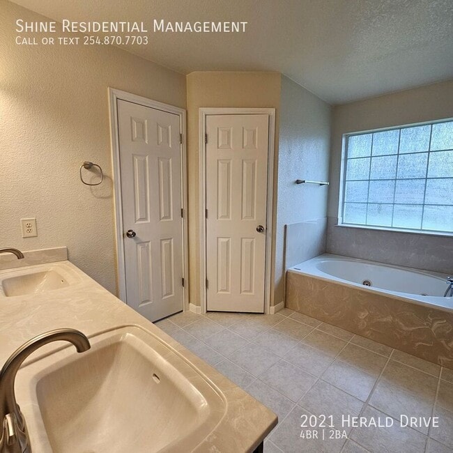 Building Photo - 2021 Herald Dr