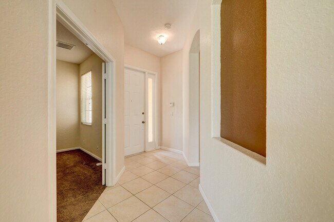 Building Photo - 688 Stanford Ln