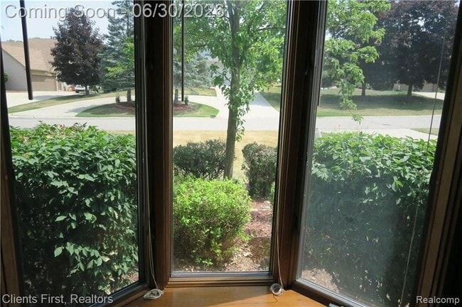 Building Photo - 7233 Oakwood Dr