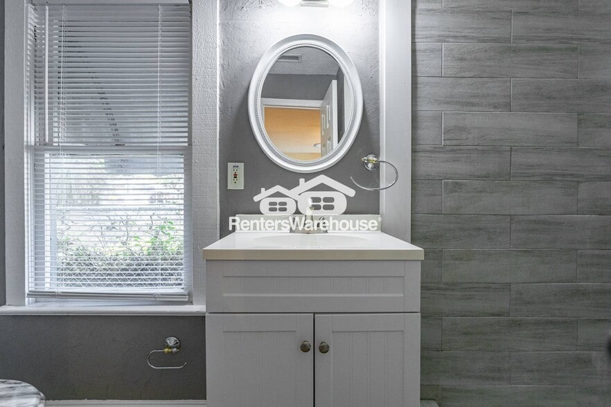 Building Photo - 1008 W Powhatan Ave