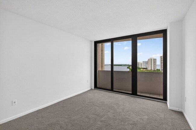 Building Photo - 4200 N Ocean Dr