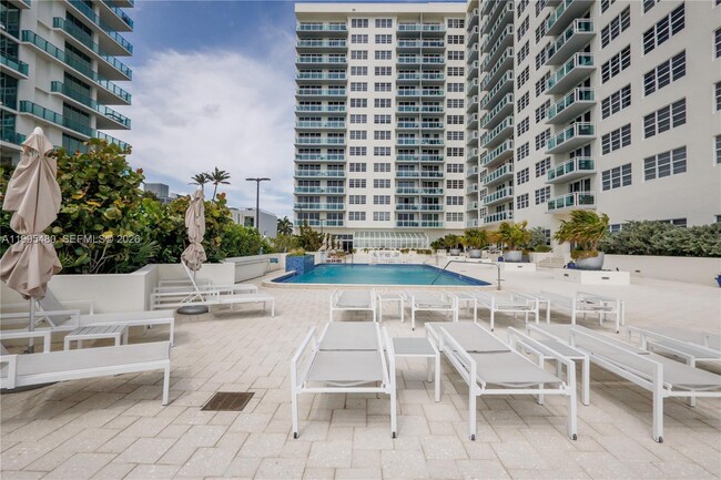 Building Photo - 6917 Collins Ave