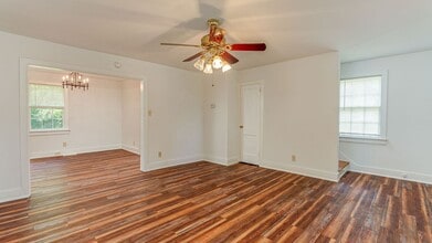 Building Photo - 3 Bedroom 1 Bath Townhouse in Wagener Terrace - Charleston Peninsula