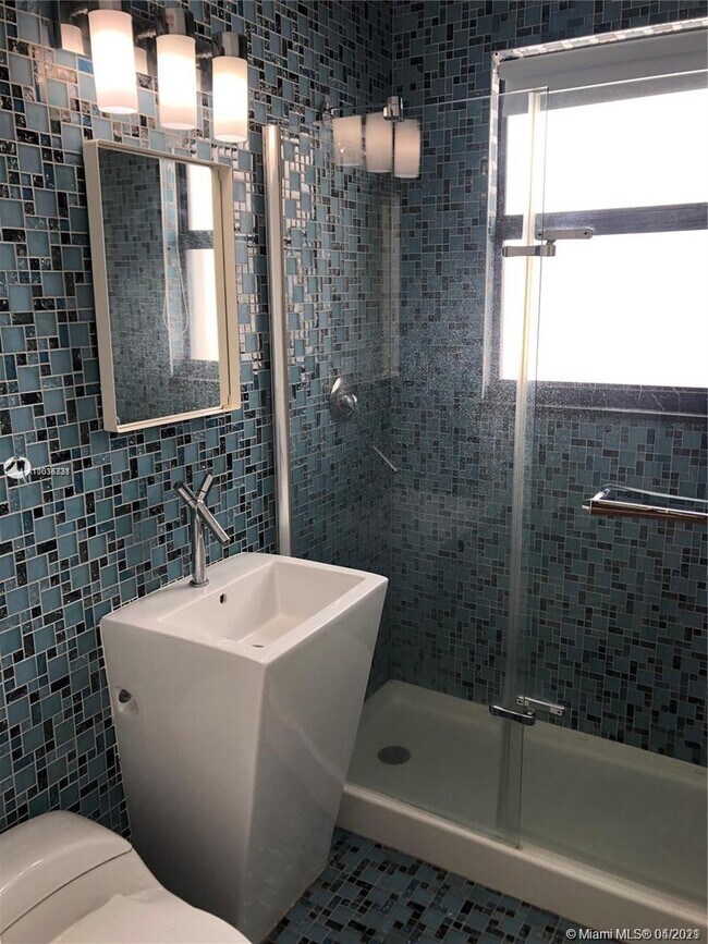 Building Photo - 9040 Collins Ave