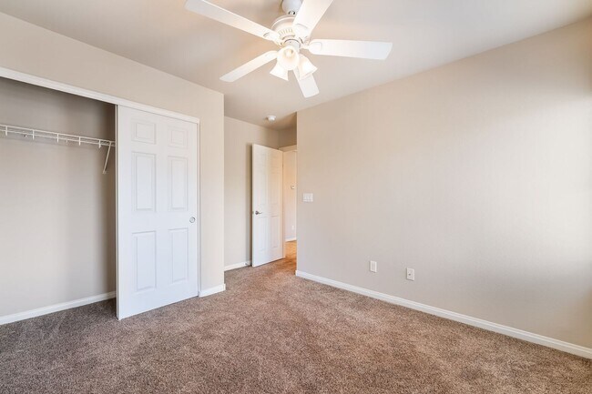 Building Photo - Upgraded Tri-Level Home on a Cul-de-Sac Lot in Southwest