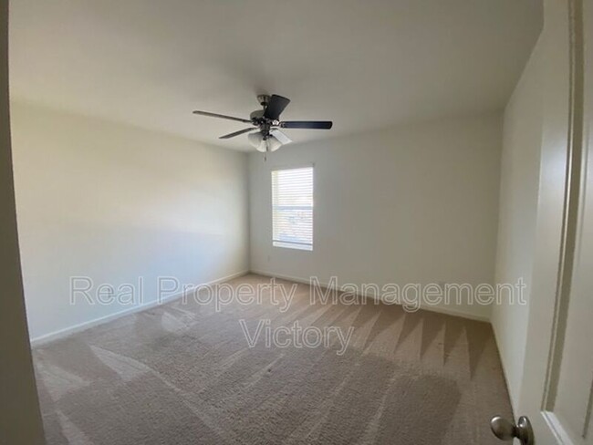 Building Photo - 2052 Park Springs Ln