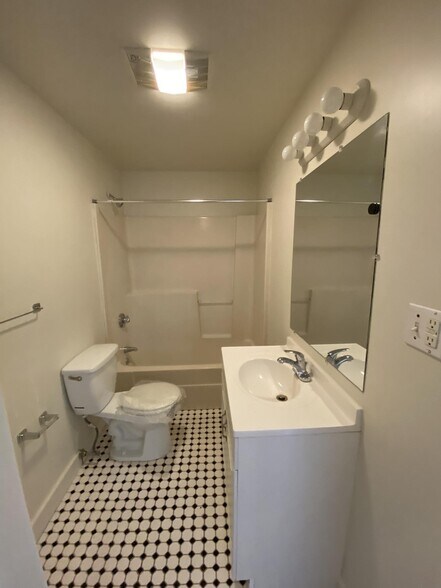 Building Photo - 1236 Cambridge St