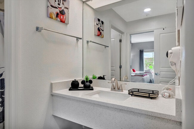 Building Photo - 8303 Palm Pkwy