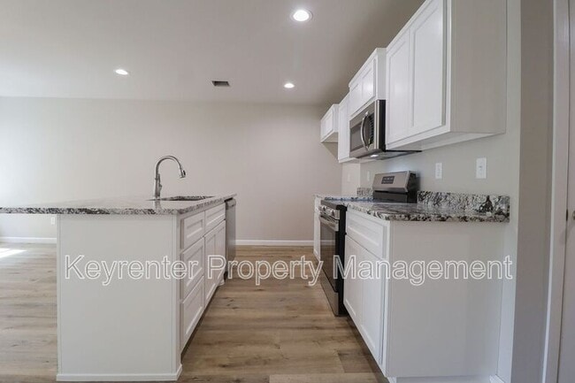 Building Photo - 218 N Cleveland Ave