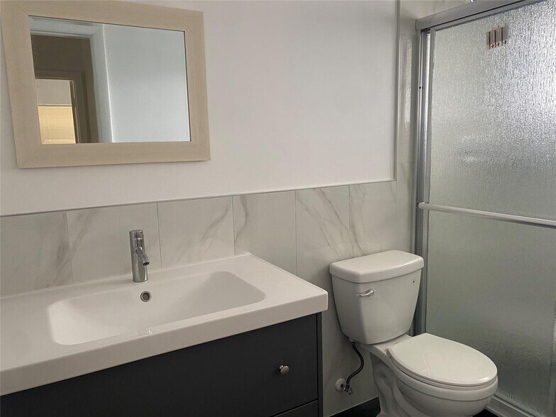 Building Photo - 5400 Hollywood Blvd