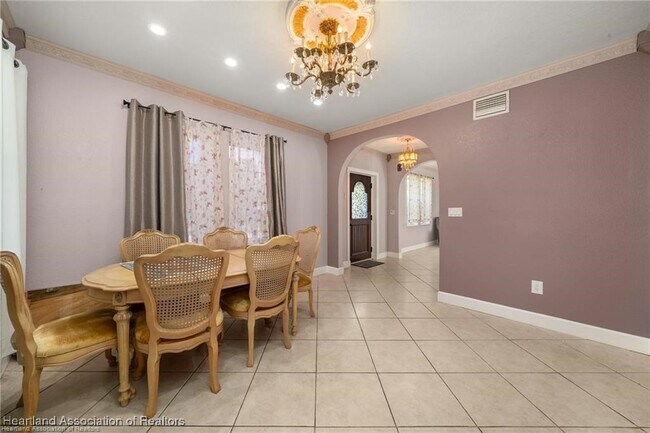 Building Photo - 1110 Hotiyee Ave